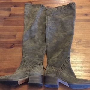 Beautiful Vince Camuto gray boots!